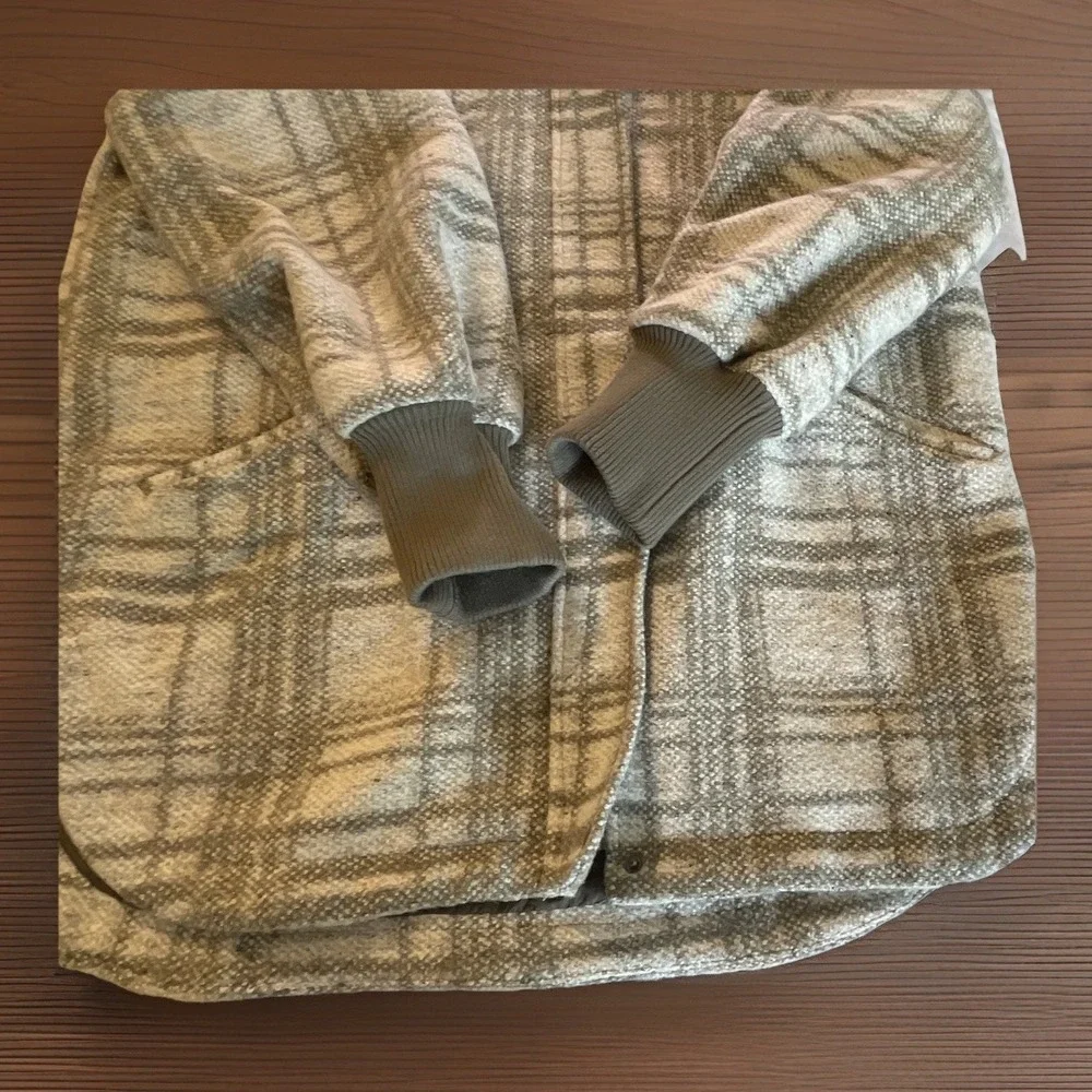 Steve Madden Women's Gray Plaid Collared Zip/Snap Jacket w/ Pockets M - Picture 3 of 13